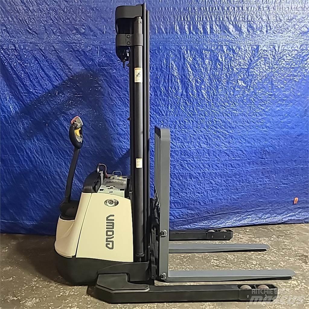 Crown SX3000-40 Transpaleti autopropulsanti
