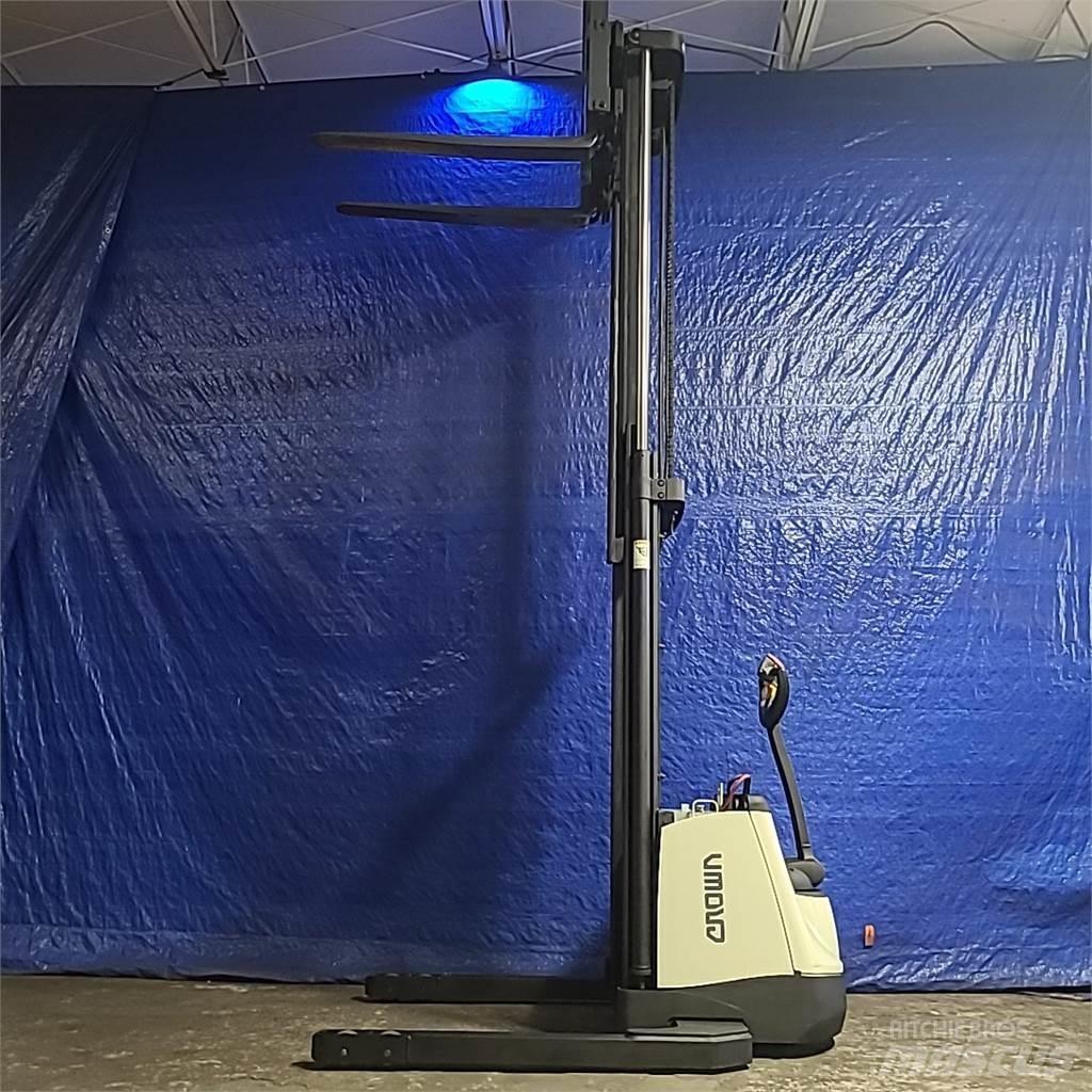 Crown SX3000-40 Transpaleti autopropulsanti