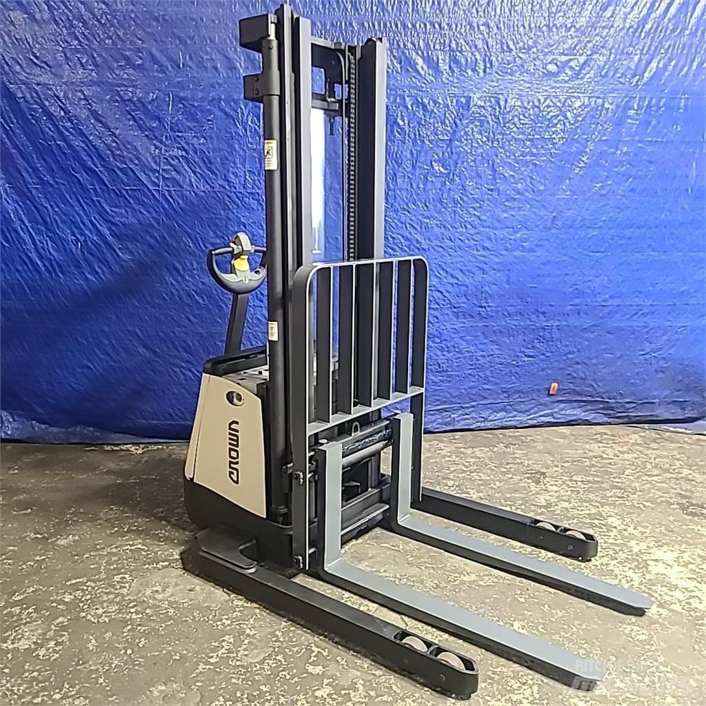 Crown SX3000-40 Transpaleti autopropulsanti