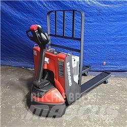 Raymond 8210 Transpaleta electica cu furca