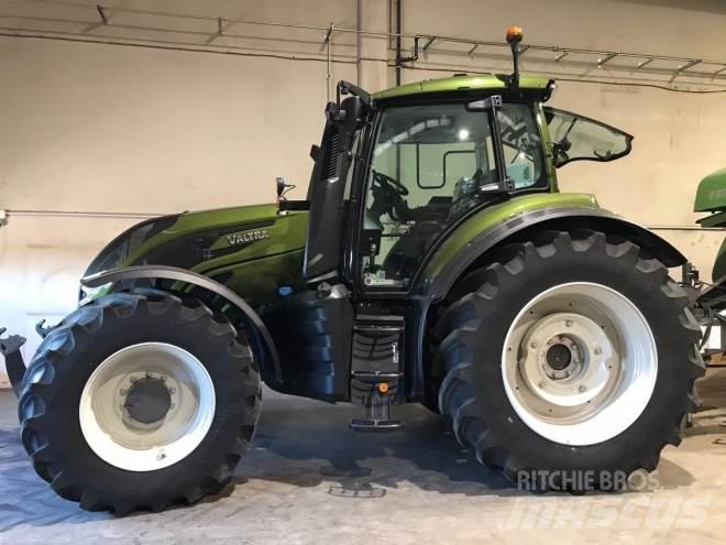 Valtra T235D Tractoare