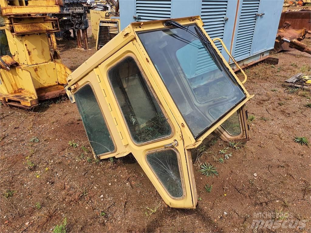 CAT 973 Cabine si interior