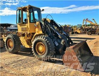 CAT IT18B Incarcator pe pneuri