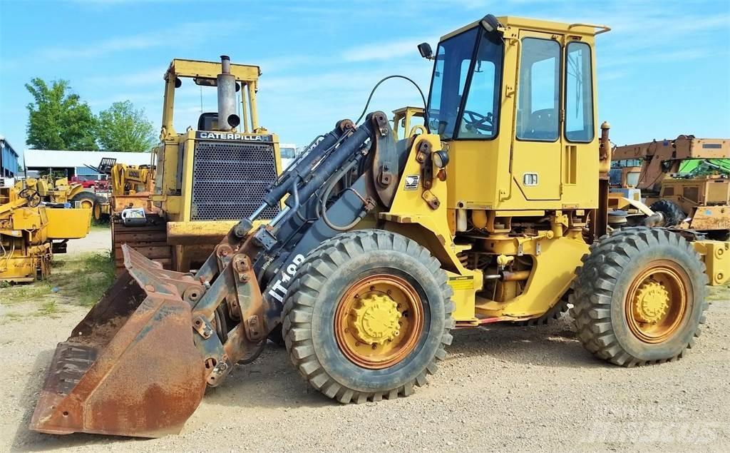 CAT IT18B Incarcator pe pneuri