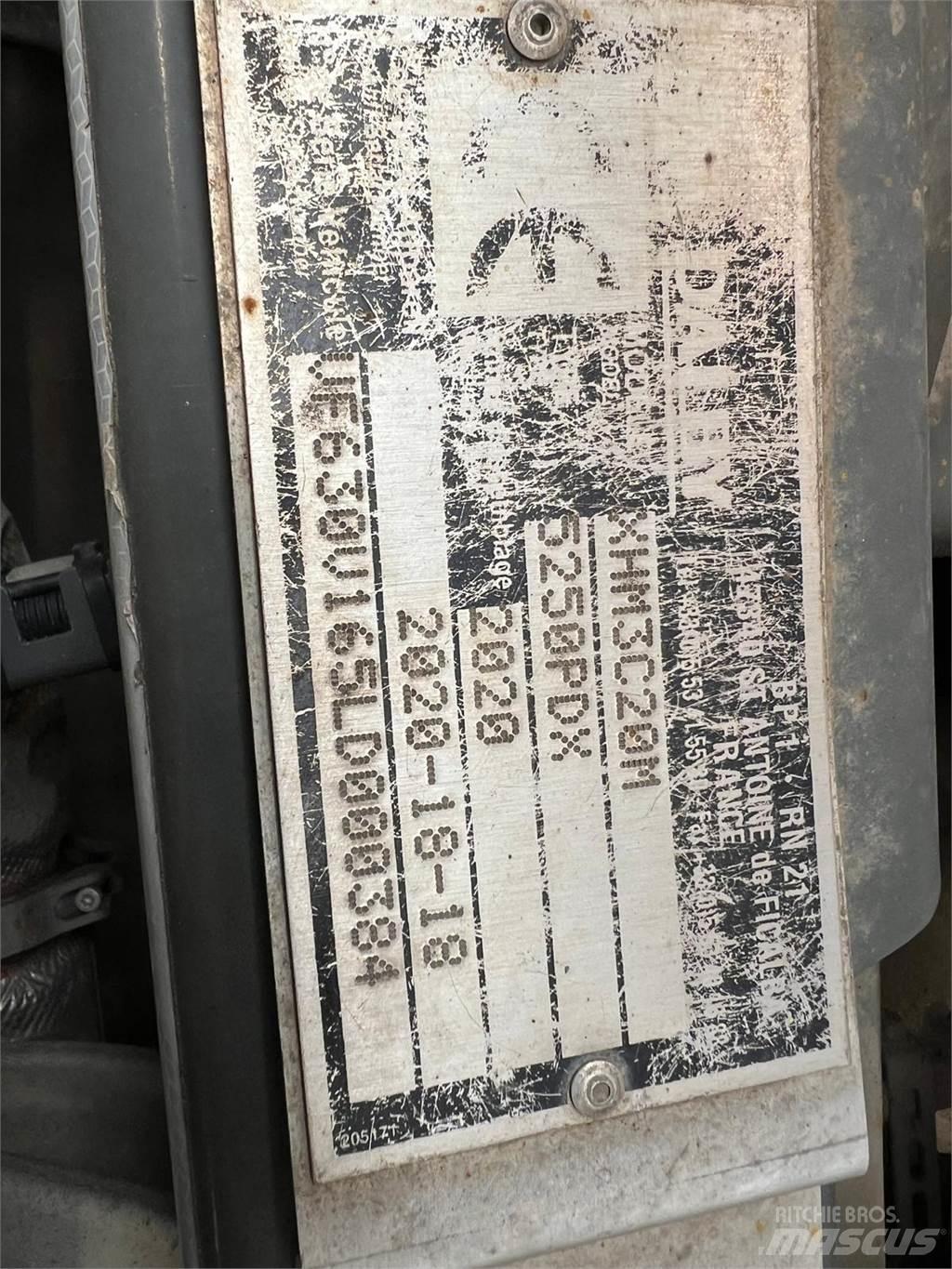 Renault CM 430 Camion cu carlig de ridicare