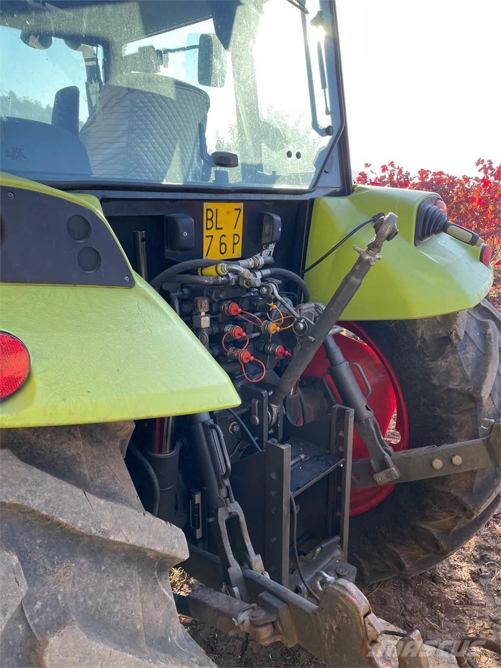 CLAAS AXOS 340 Tractoare