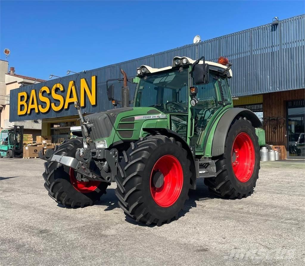 Fendt 211 VARIO Tractoare