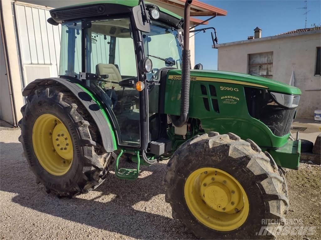 John Deere 5090 G Tractoare
