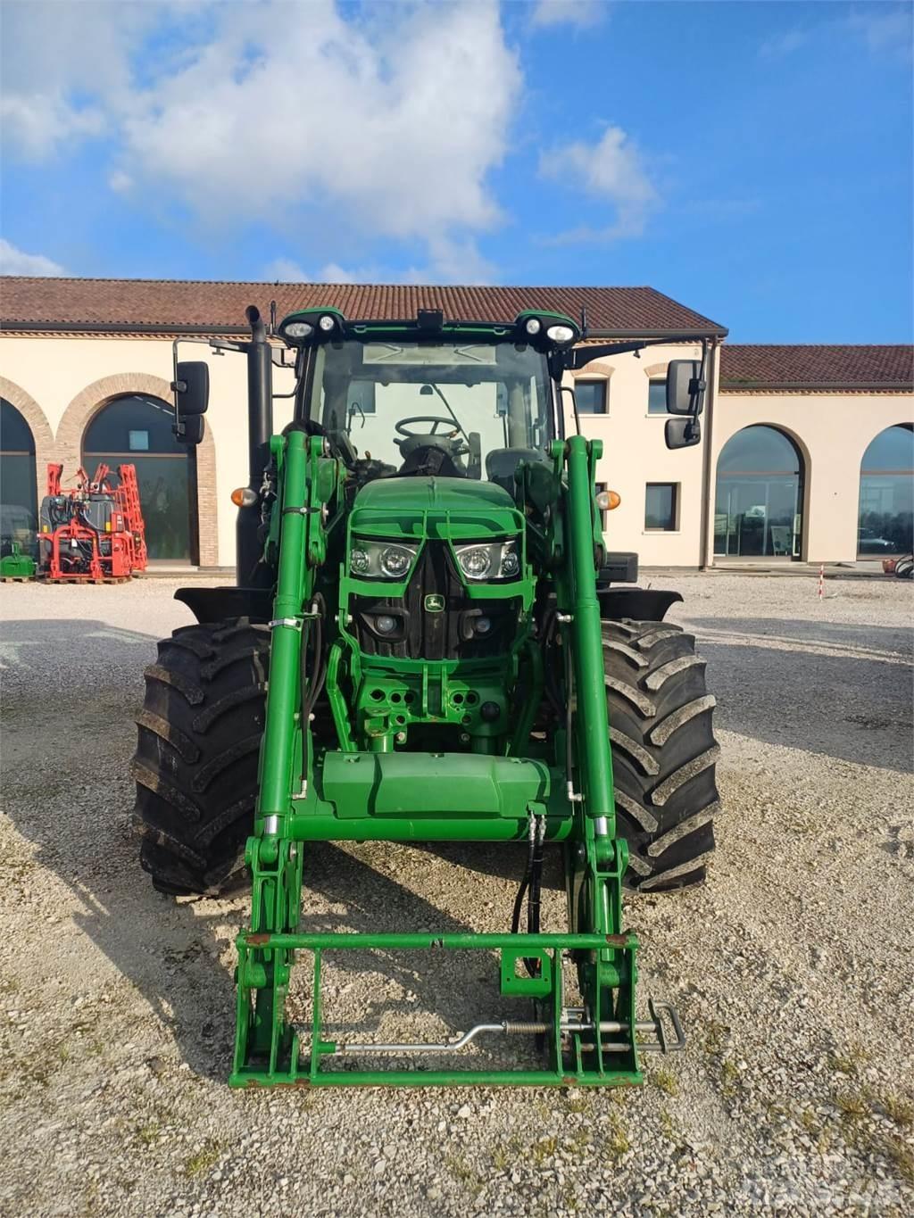John Deere 6110 R Tractoare