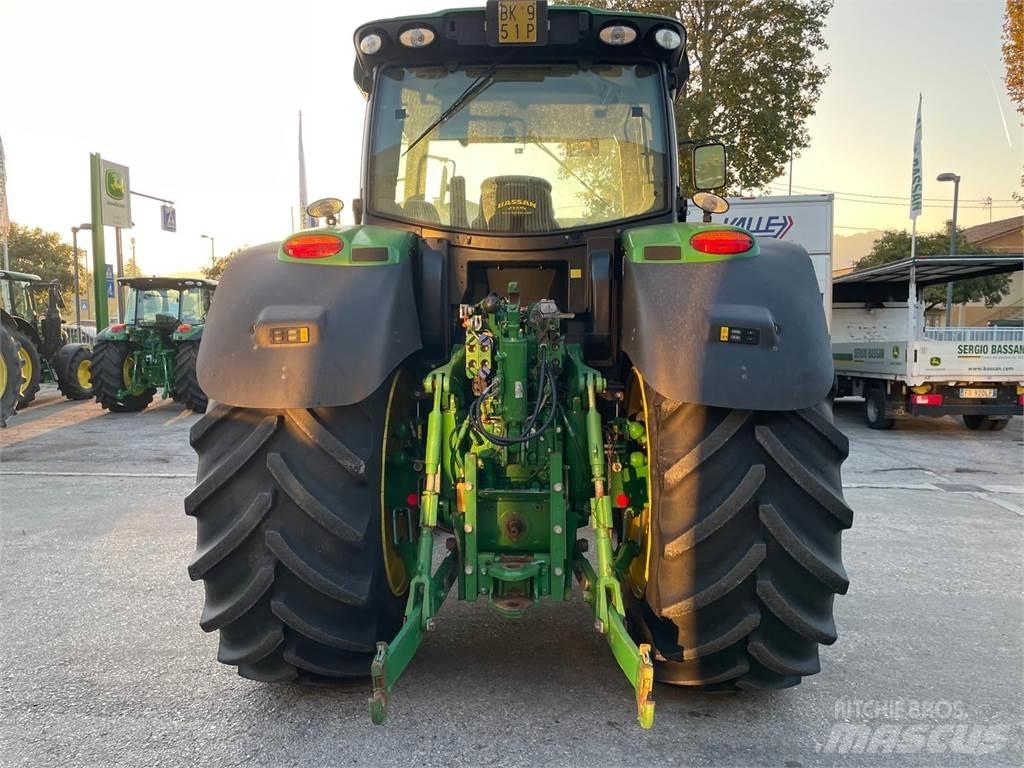 John Deere 6210 R Tractoare