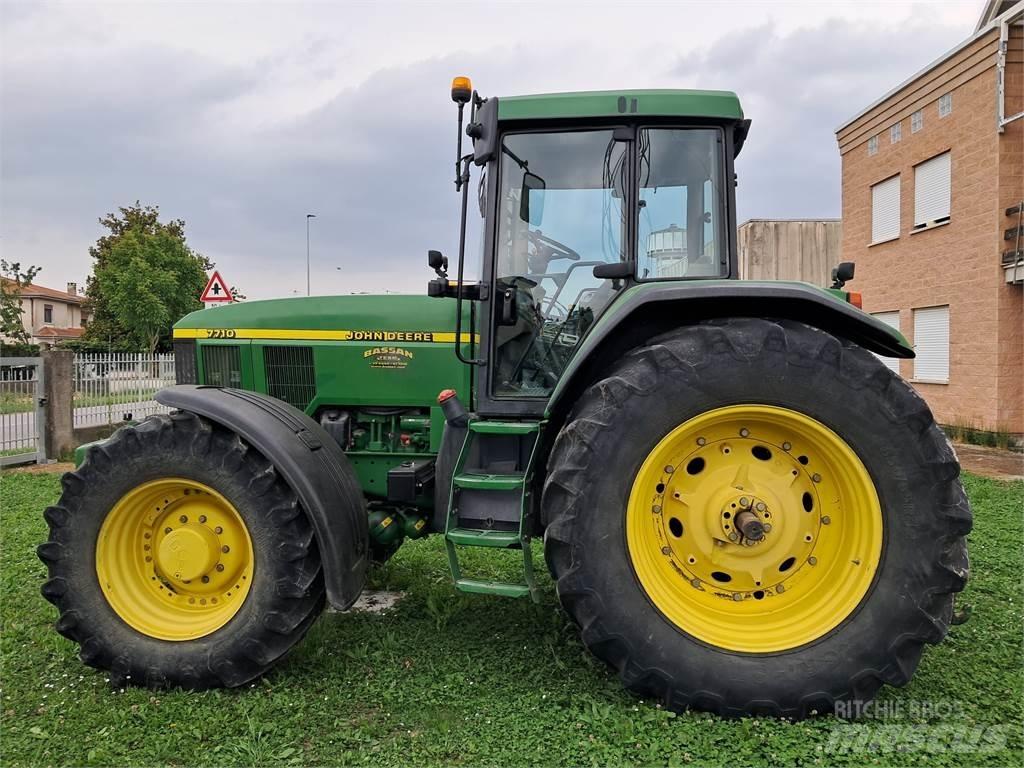 John Deere 7710 Tractoare