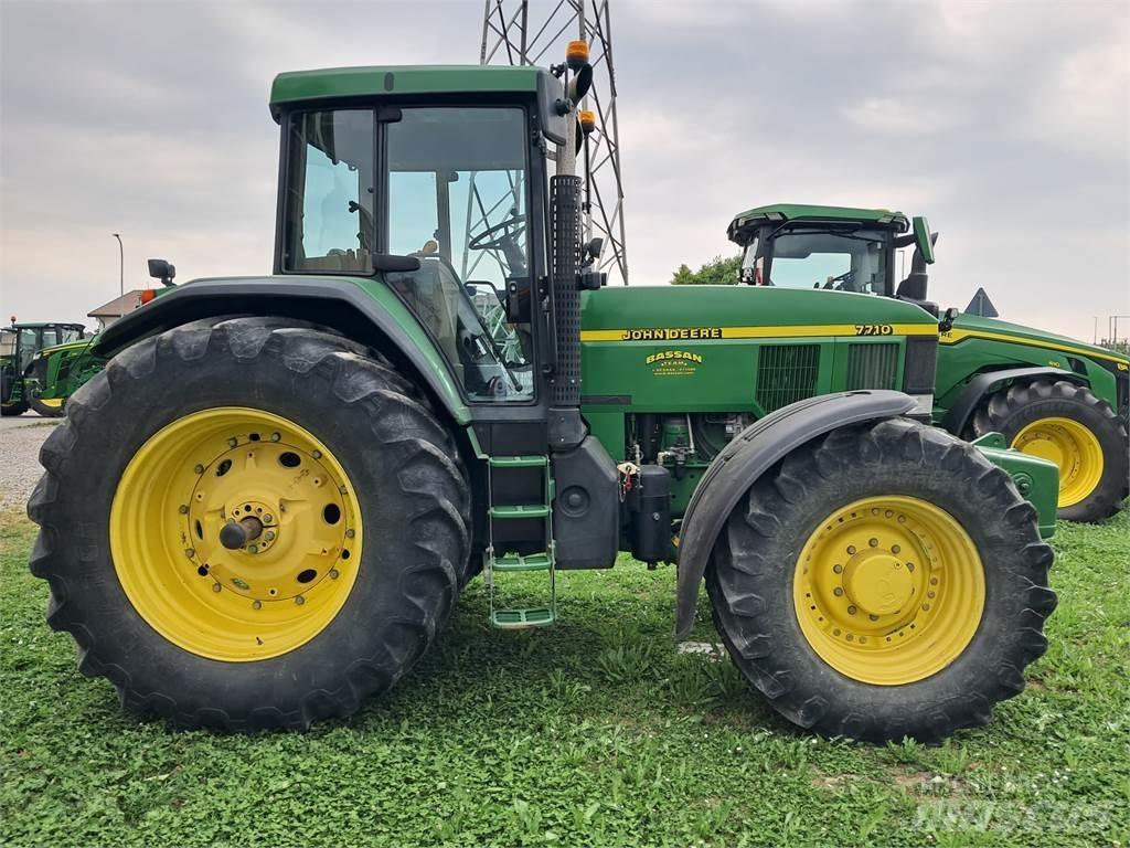 John Deere 7710 Tractoare