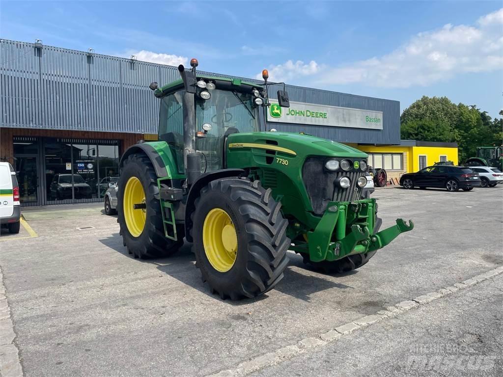 John Deere 7730 Tractoare