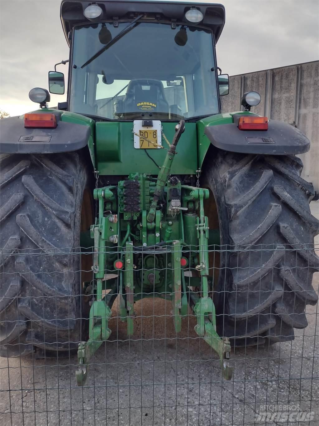 John Deere 8230 Tractoare