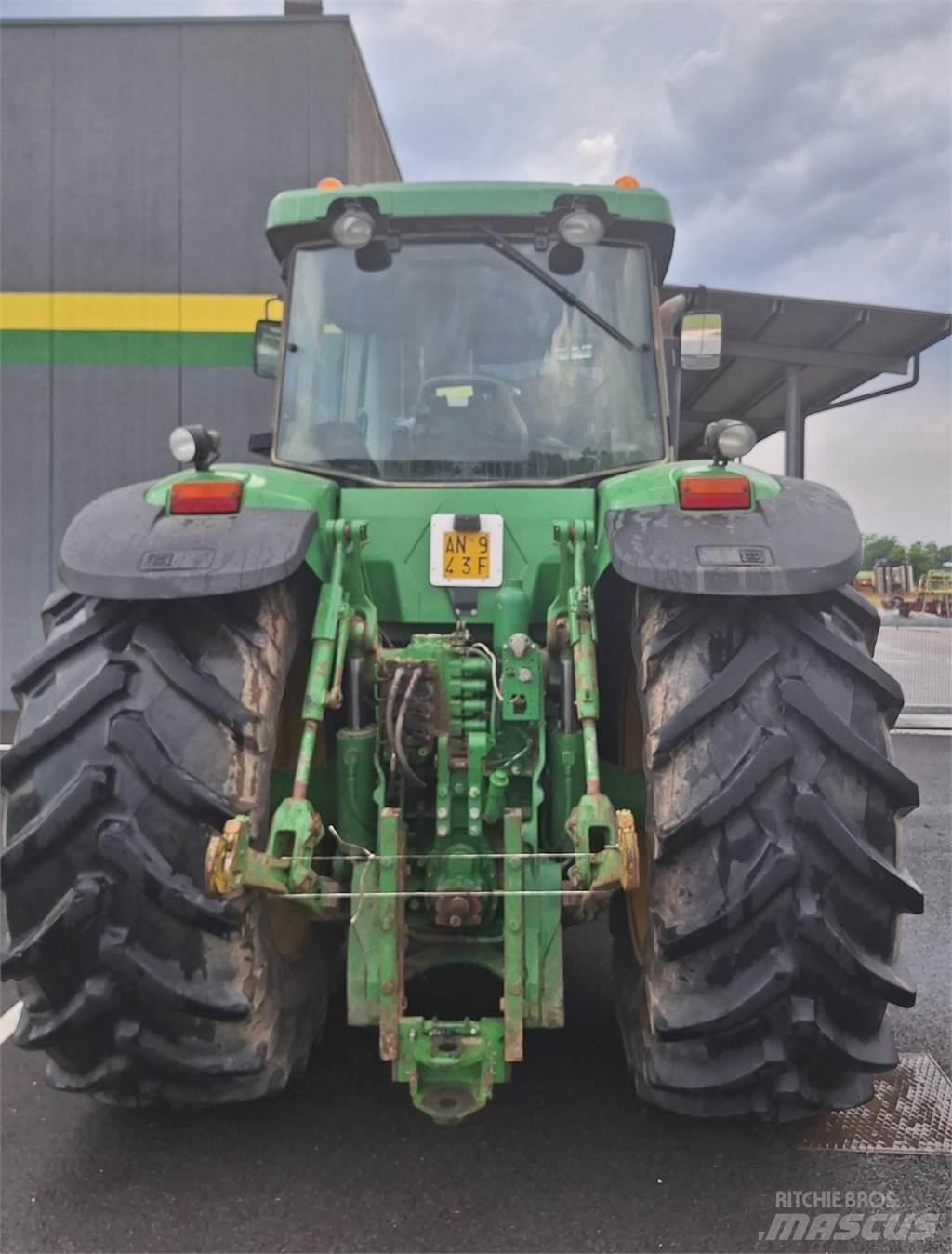 John Deere 8320 Tractoare