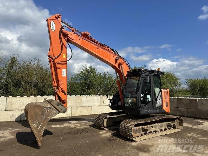Hitachi ZX135 Excavatoare pe șenile
