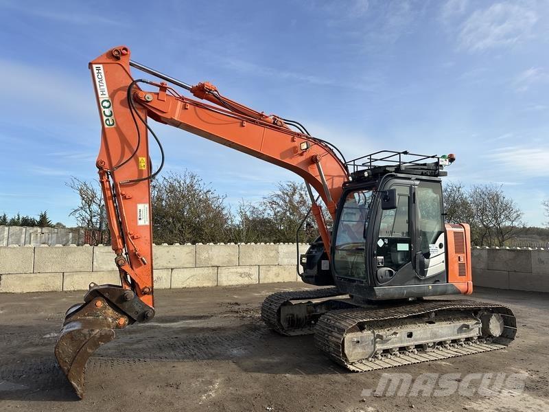 Hitachi ZX135 Excavatoare pe șenile

