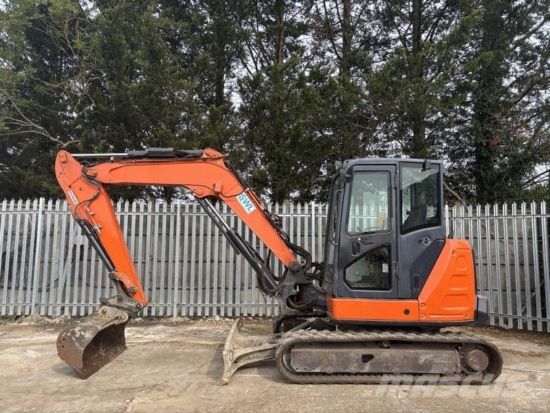 Hitachi ZX65 Excavatoare 7t - 12t