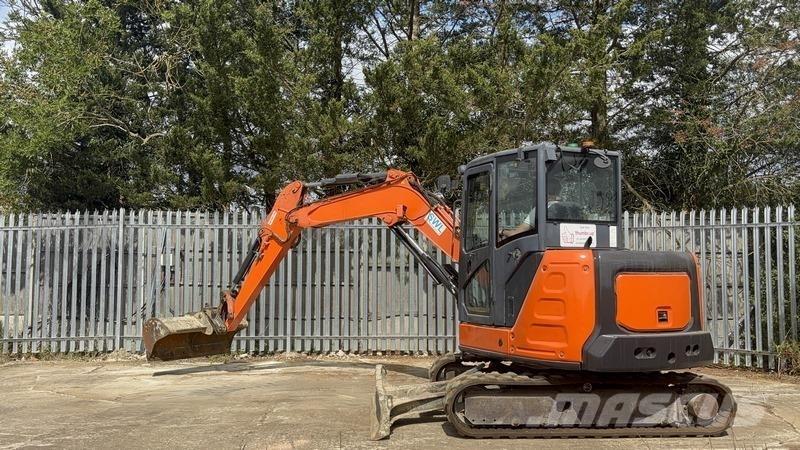 Hitachi ZX65 Excavatoare 7t - 12t