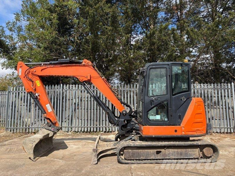 Hitachi ZX65 Excavatoare 7t - 12t