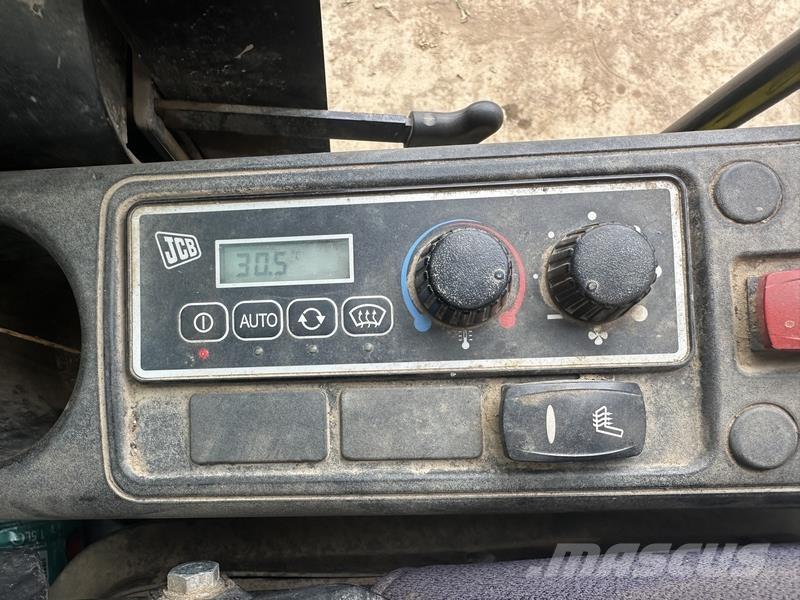 JCB JS130 Excavatoare pe șenile
