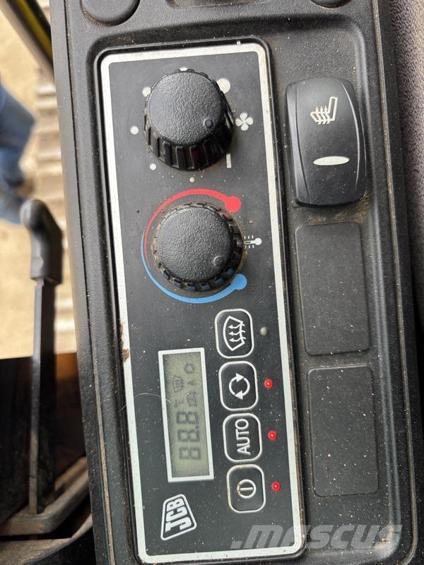 JCB JS220 LC Excavatoare pe șenile
