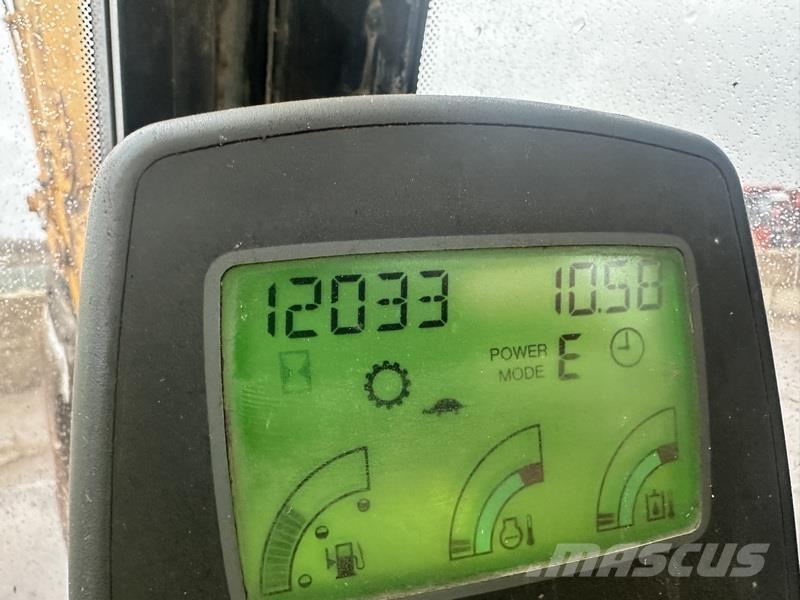 JCB JS220 LC Excavatoare pe șenile
