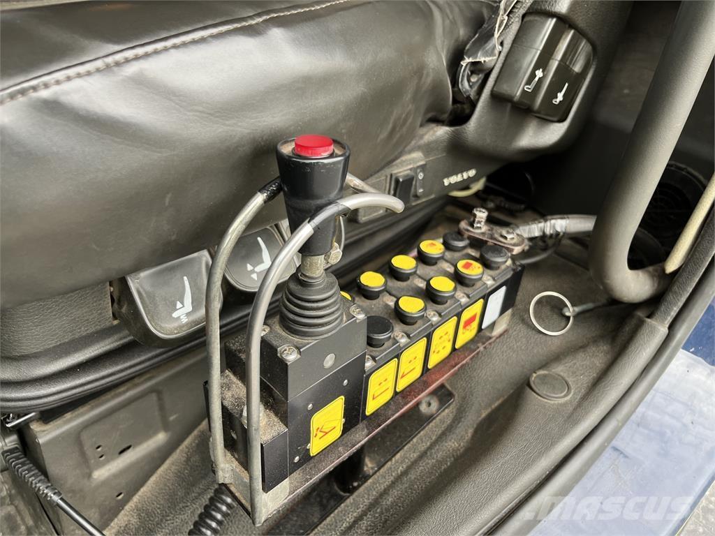 Volvo FM Camion cu carlig de ridicare