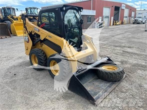 CAT 242D3 Mini incarcator