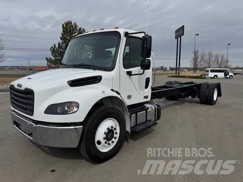Freightliner M2 106 Autotractoare