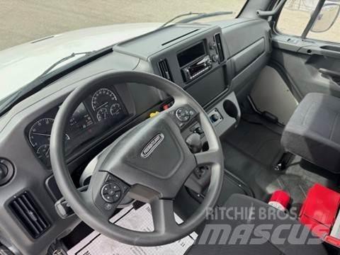 Freightliner M2 106 Autotractoare
