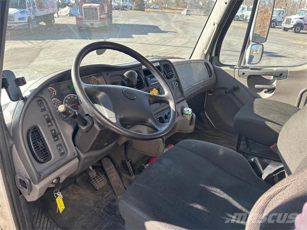 Freightliner M2 106 Autocamioane