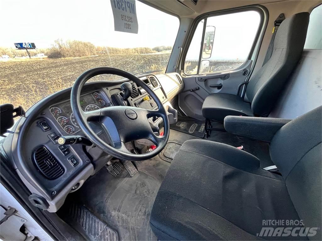 Freightliner M2 106 Autocamioane