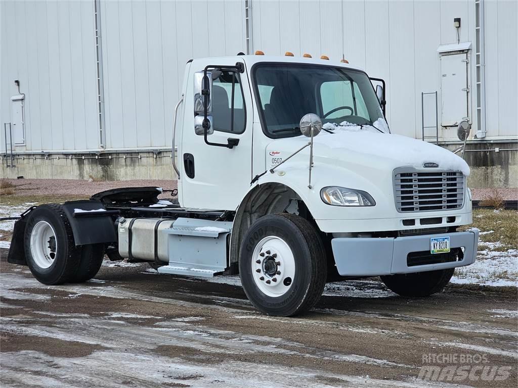 Freightliner M2 106 Autotractoare