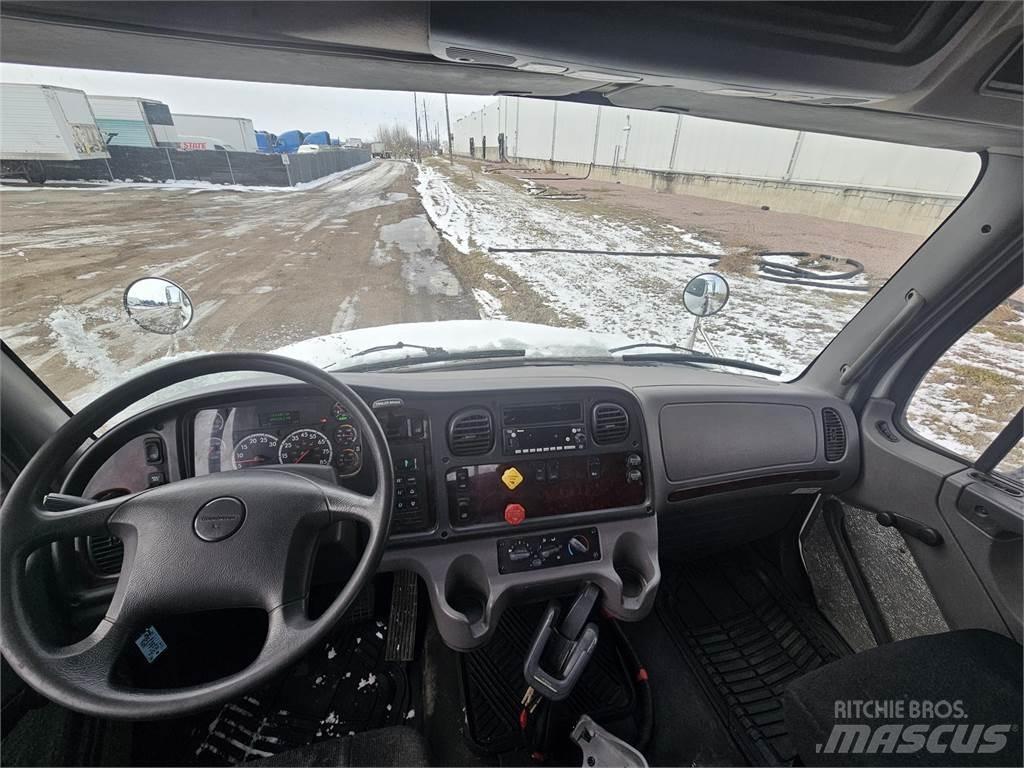 Freightliner M2 106 Autotractoare