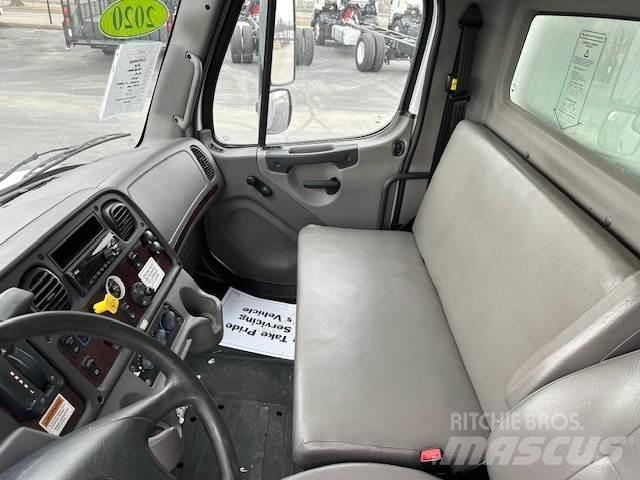 Freightliner M2106 Autocamioane