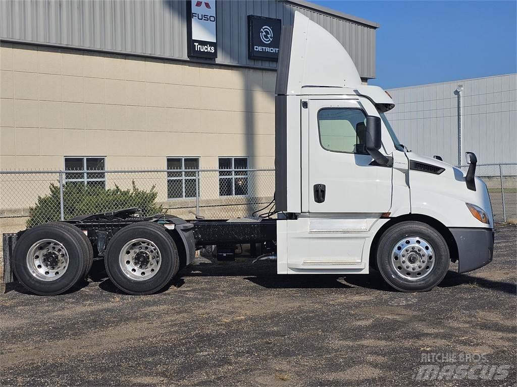 Freightliner PE116 Autotractoare
