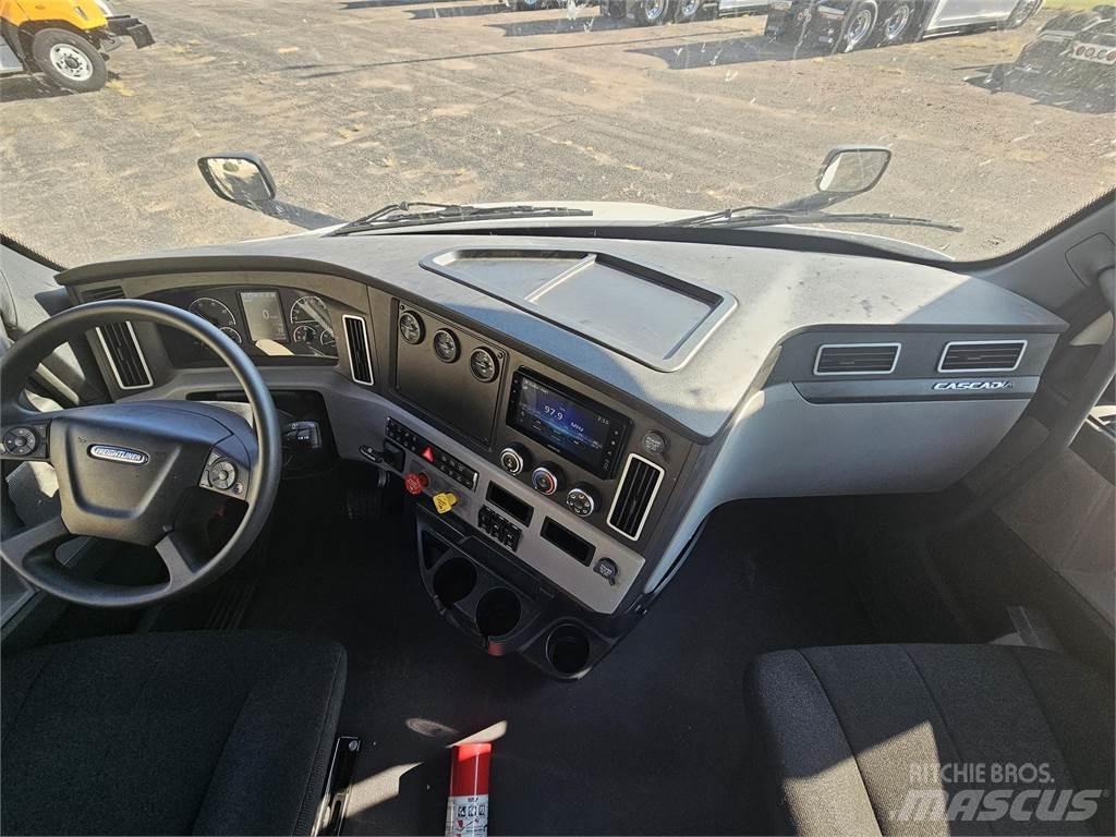 Freightliner PE116 Autotractoare