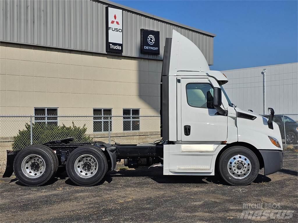 Freightliner PE116DC Autotractoare
