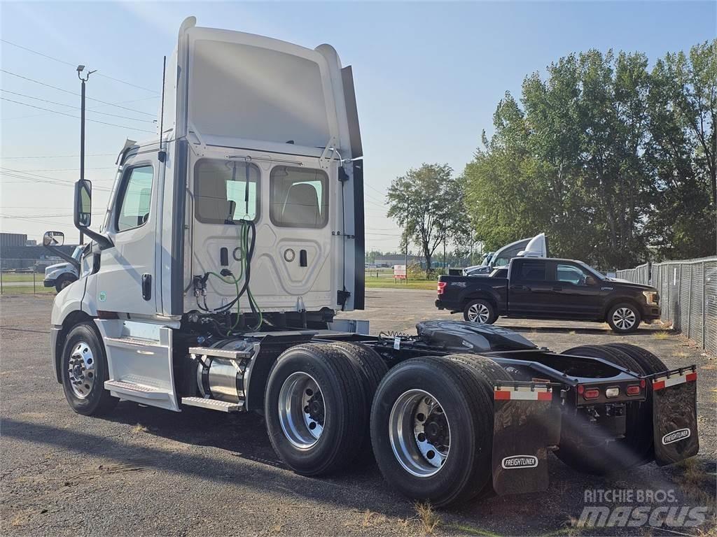 Freightliner PE116DC Autotractoare
