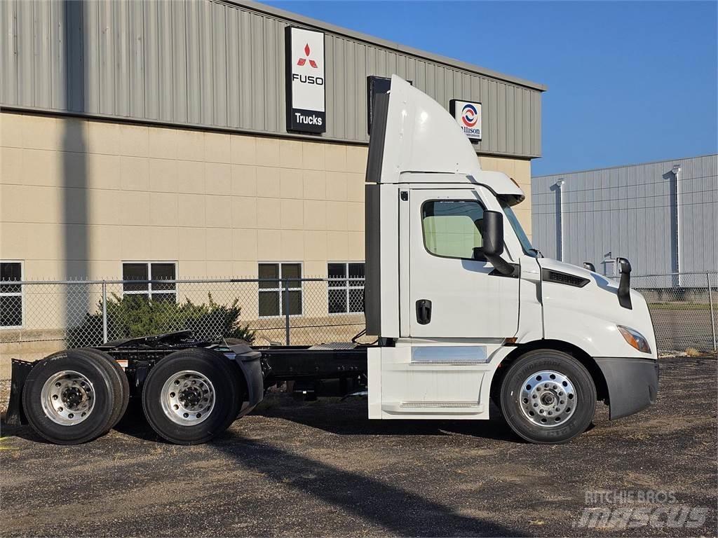 Freightliner PE116DC Autotractoare