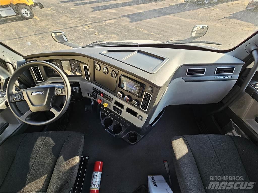 Freightliner PE116DC Autotractoare