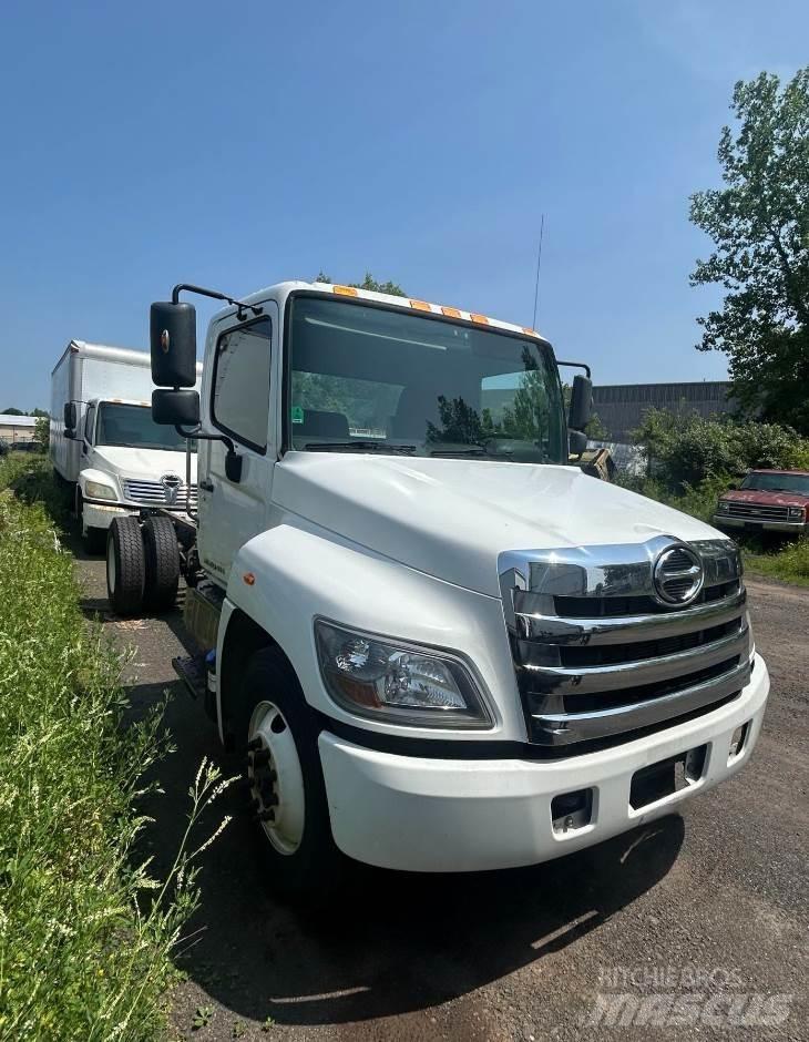 Hino 268A Camion cabina sasiu