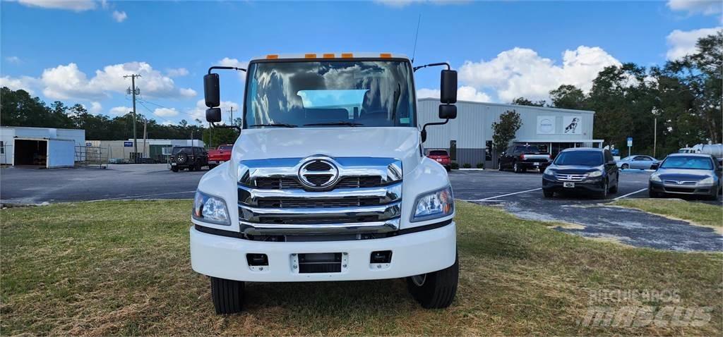 Hino L7 Camion cabina sasiu