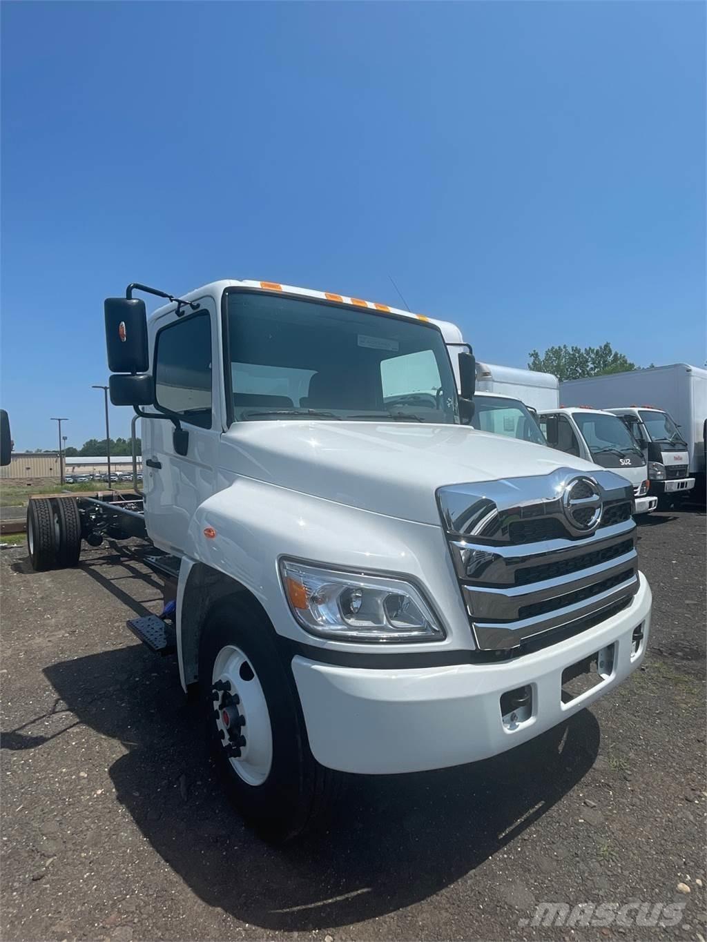 Hino L7 Camion cabina sasiu