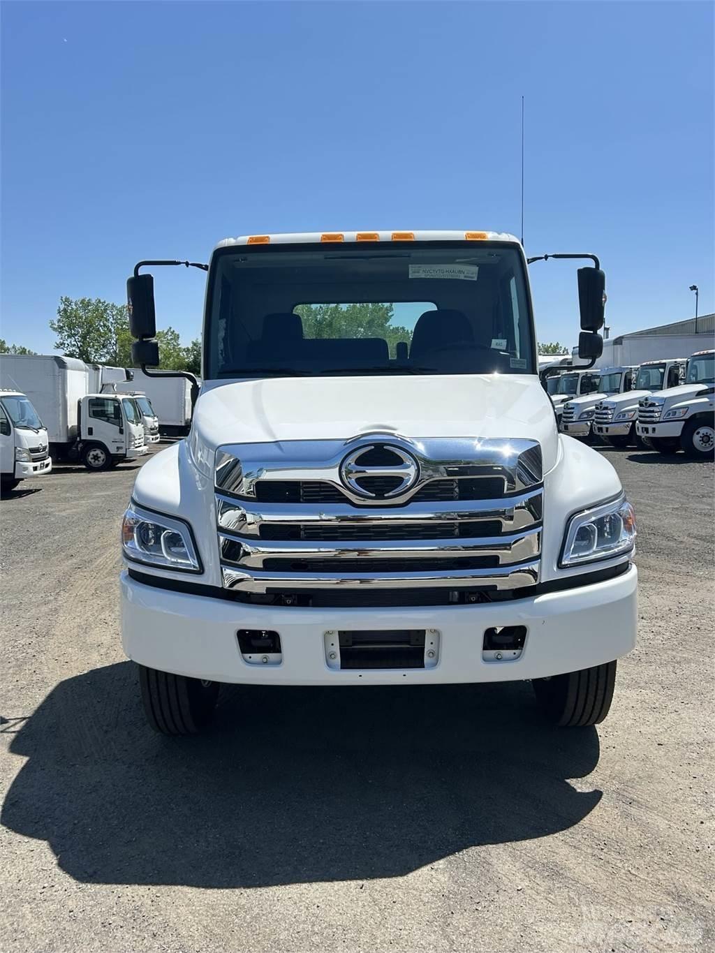 Hino L7 Camion cabina sasiu