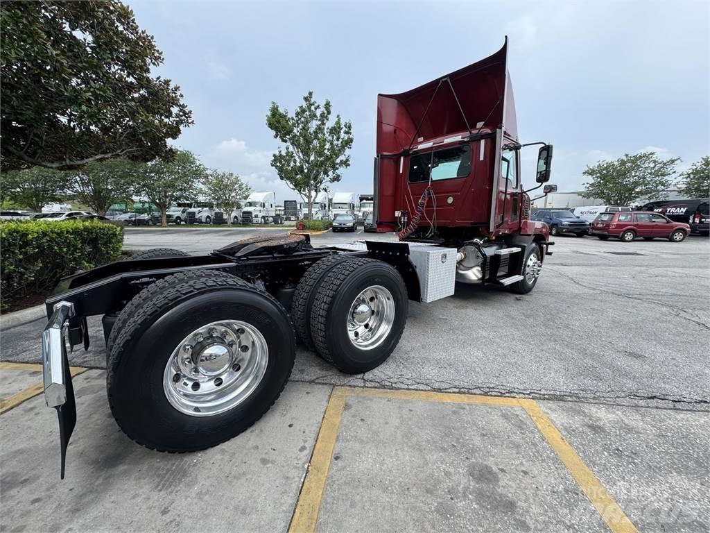Mack AN64T Autotractoare