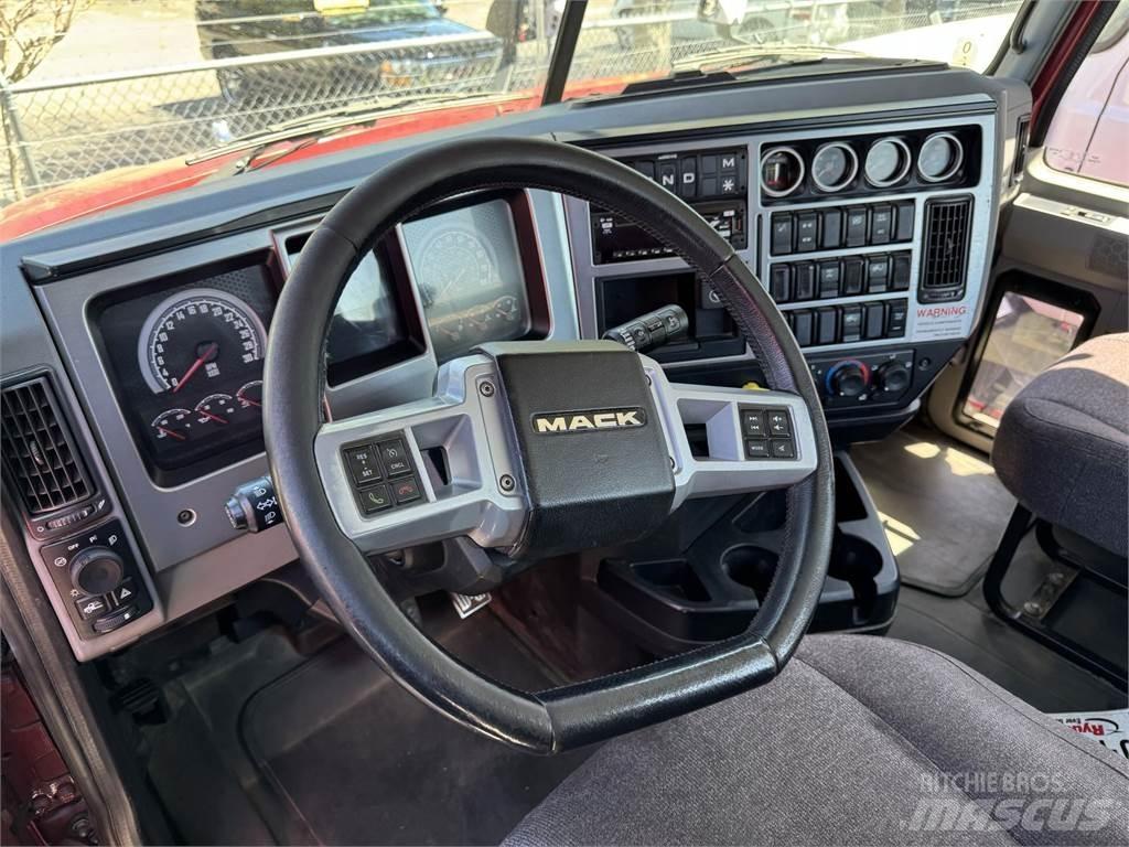 Mack AN64T Autotractoare