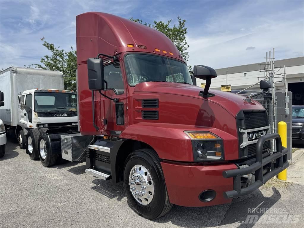 Mack AN64T Autotractoare