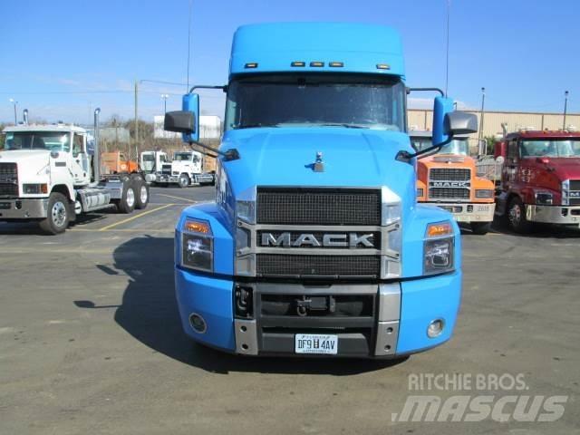 Mack AN64T Autotractoare
